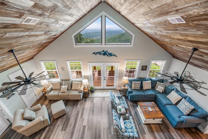 Crest View Lodge on Brow | Movie Theater | Wi-Fi