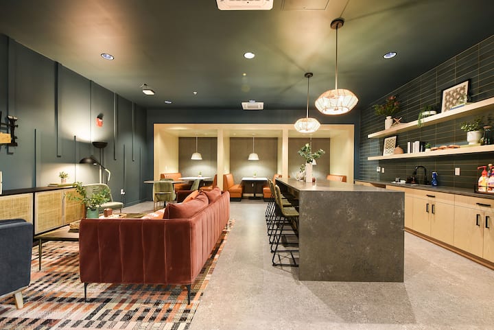 HULU+GYM+Parking Near UPMC|Shopping|Universities