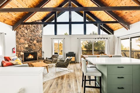 Successful Airbnb property: EV Charger, Dogs welcome at Sunset Ridge! in Big Bear & San Bernardino Mountains