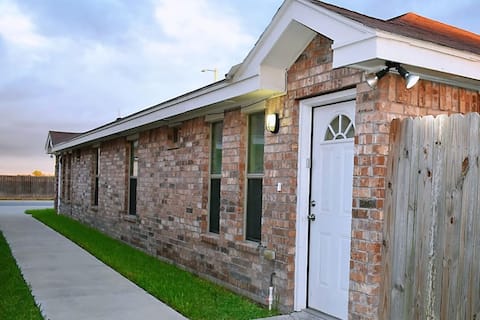 2BD 2BT Apt near University
