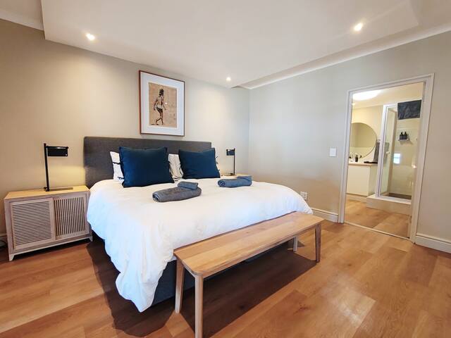 Luxury Two-Bedroom Penthouse Coastal Retreat gallery image 5