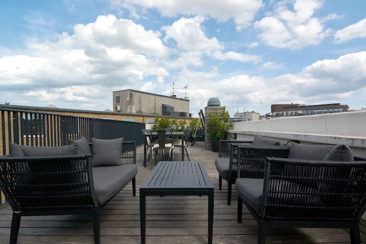 Luxury 2-Story Penthouse w/Private Rooftop in CPH gallery image 5