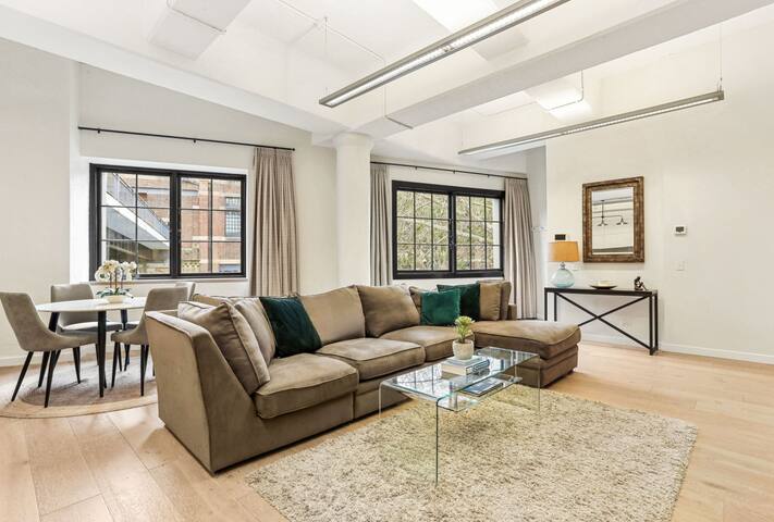 Renovated Warehouse Conversion In Heart Of Sydney! gallery image 5