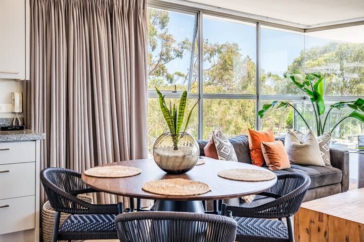 Stylish Comfort at the Luxurious Tramonto gallery image 2