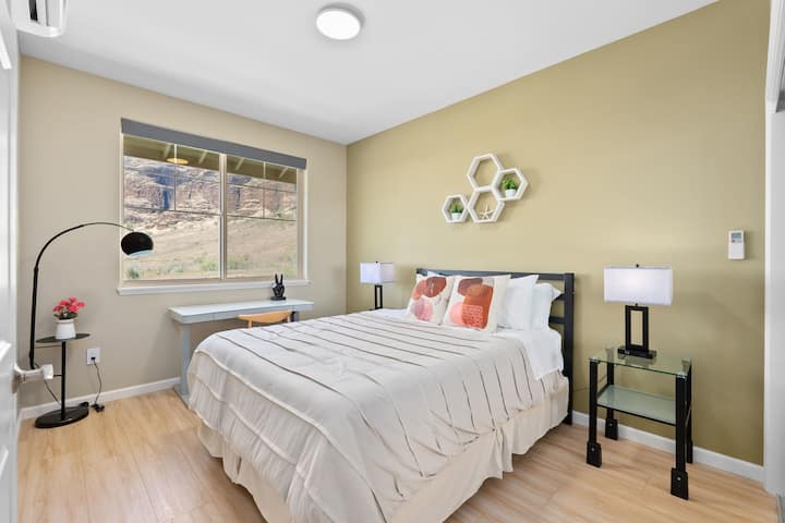 Spálňa 3 má manželskú posteľ.