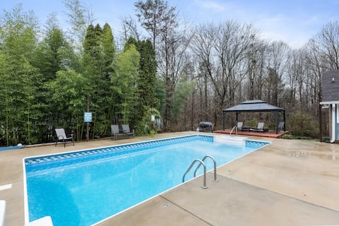 Poolside Paradise in the Heart of Charlotte