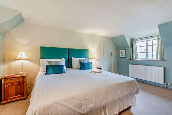 The Glen, Ilmington Bedroom 2 - StayCotswold