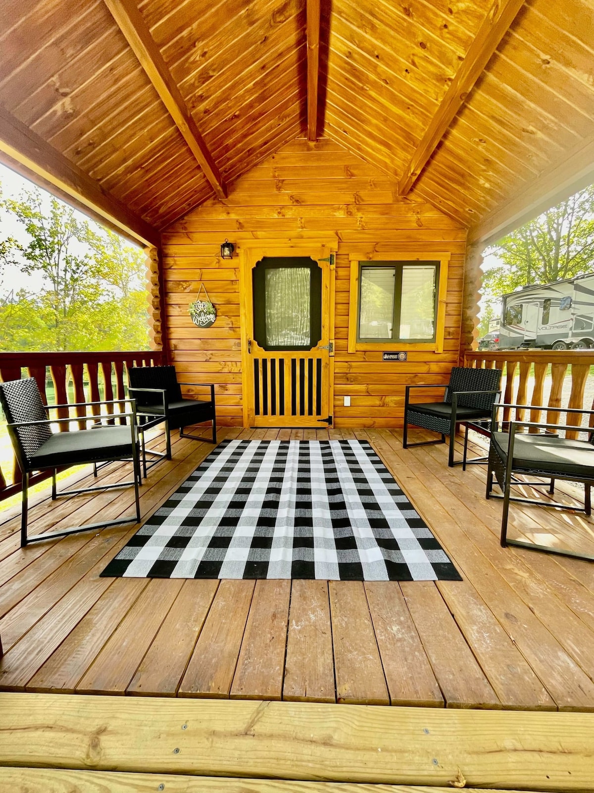 Pond View Cabin near Ark Encounter with Loft Cabins for Rent in Dry