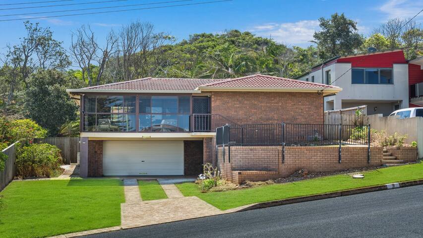 9 Matthew Flinders Drive gallery image 2