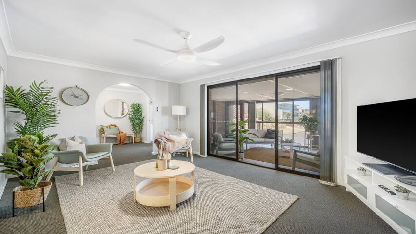 9 Matthew Flinders Drive gallery image 4