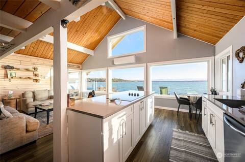 Tranquil Waterfront Retreat in Ferndale WA