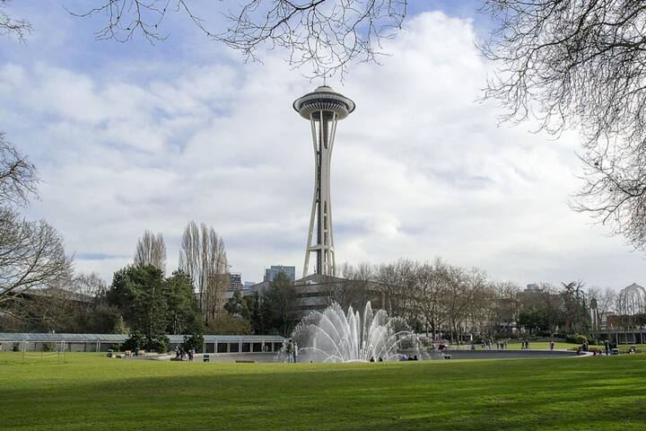 FREE NIGHT! Lake WA View | Groups| 15 Min>DT & SEA gallery image 5