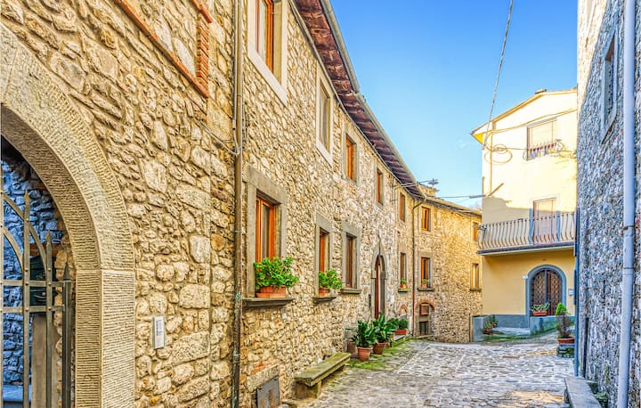 Awesome Apartment In Gioviano -Lu- - Bagni di Lucca