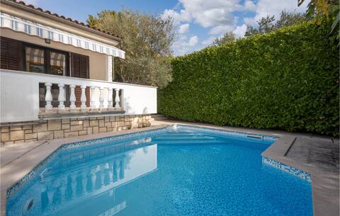 Amazing home in Krk with kitchen