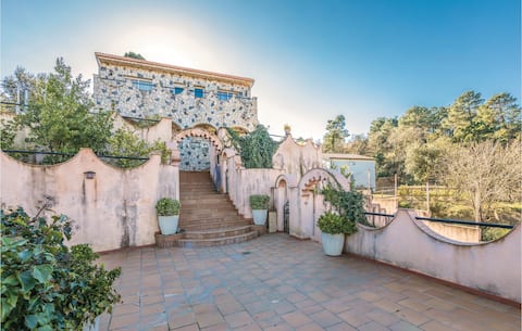 Lovely home in Vidreres with kitchen