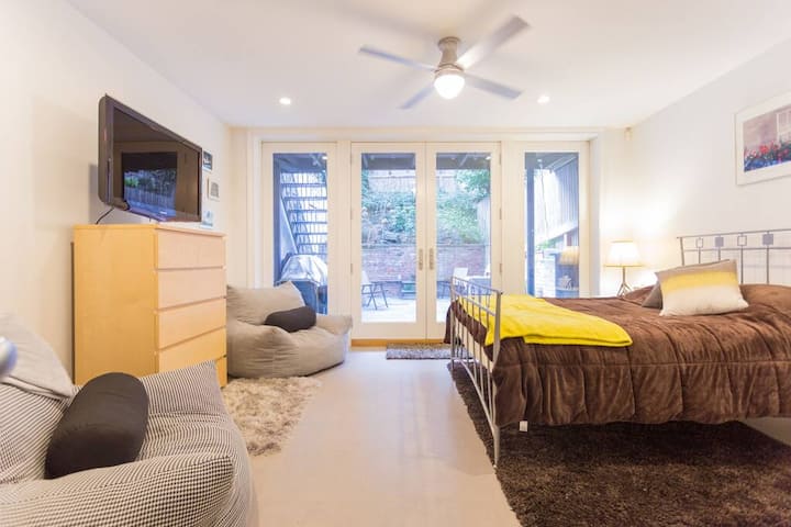 FAB Garden Guest Suite  W/Garden nr Central Park!