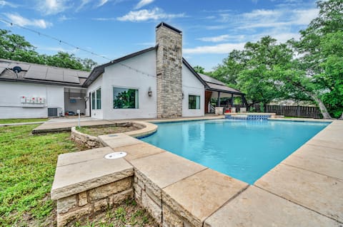 Lakeside Retreat | Rock Climbing Wall | Pool | Bar