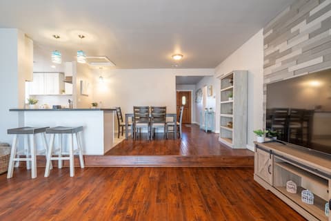 Safe Neighborhood.  King Bed.  Pets allowed.