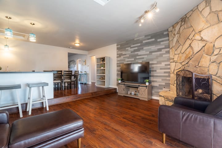 Safe Neighborhood. Beautiful Yard!