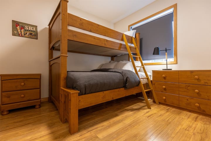 Letto matrimoniale/a castello l Posti letto 2 adulti