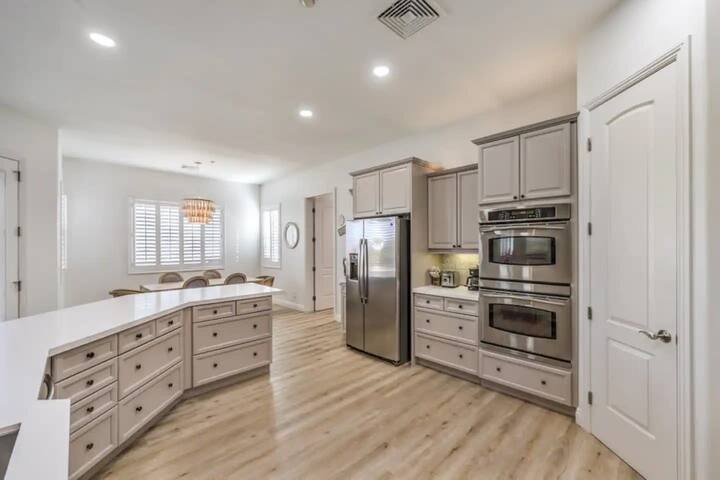 Luxury 5BR Villa | Pool, Hot Tub, RV Friendly gallery image 4