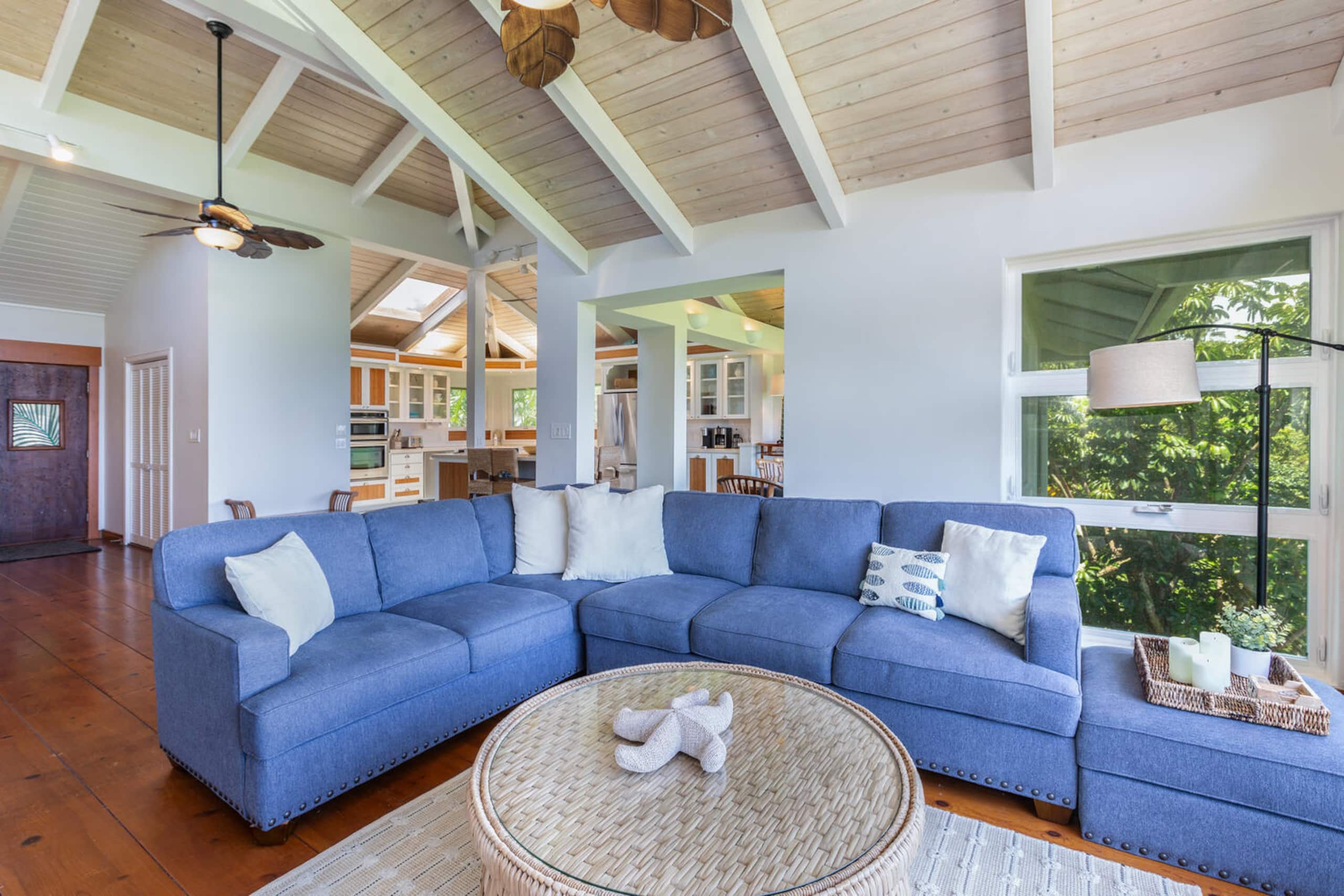 Home in Princeville · ★4.94 · 4 bedrooms · 5 beds · 2.5 baths - Image 9
