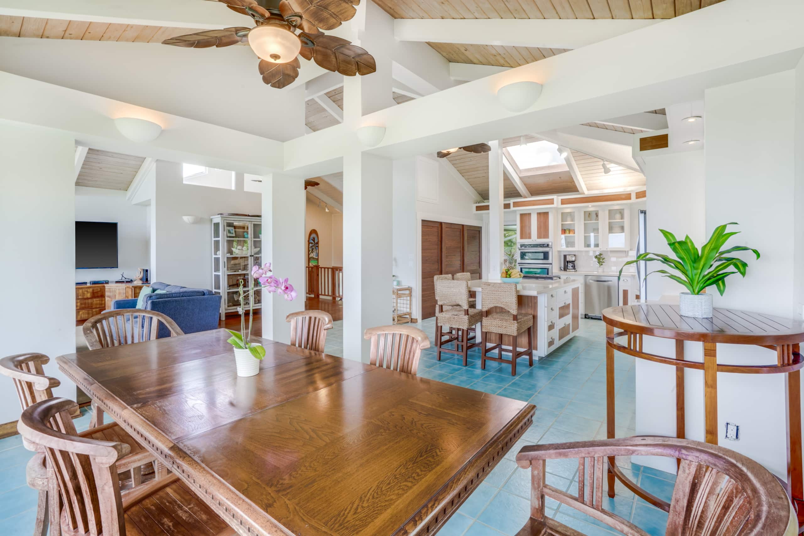Home in Princeville · ★4.94 · 4 bedrooms · 5 beds · 2.5 baths - Image 11