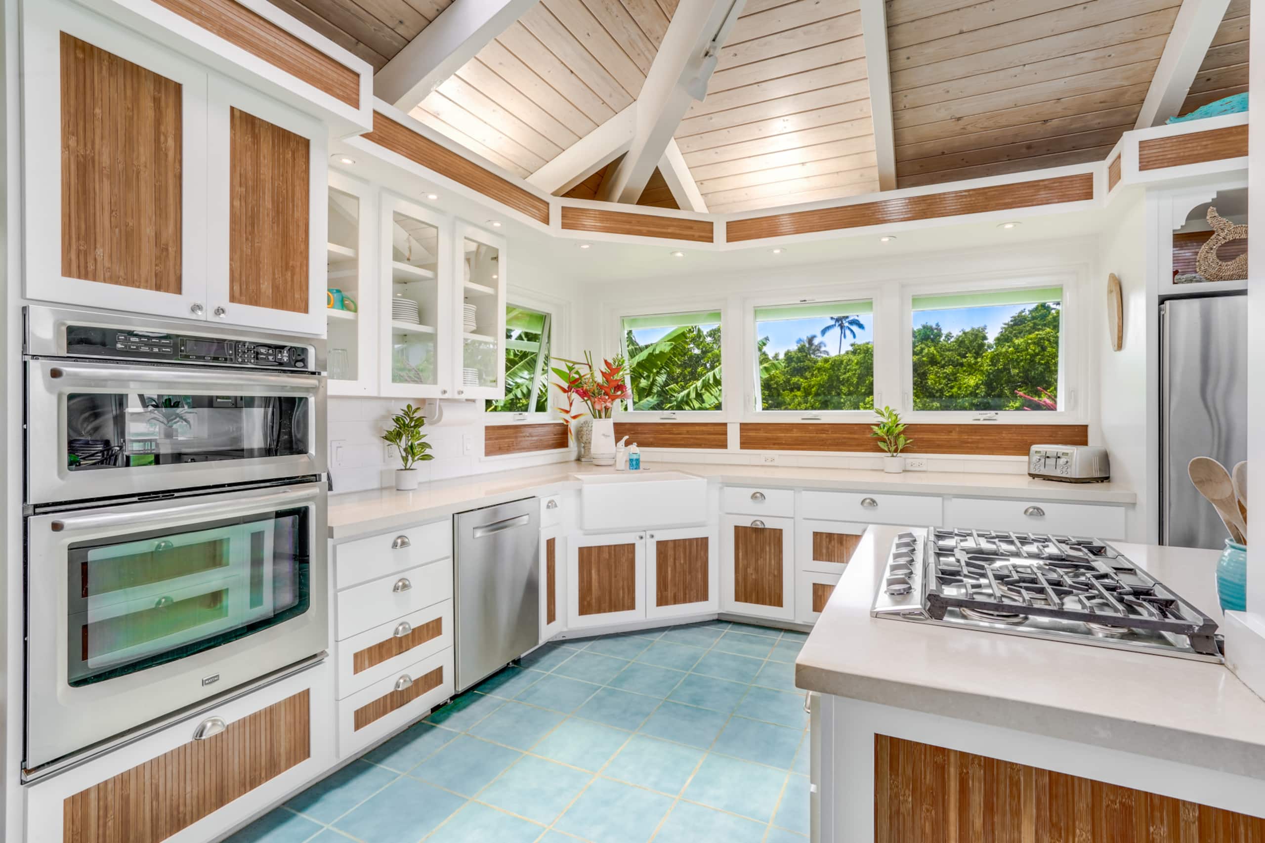 Home in Princeville · ★4.94 · 4 bedrooms · 5 beds · 2.5 baths - Image 4