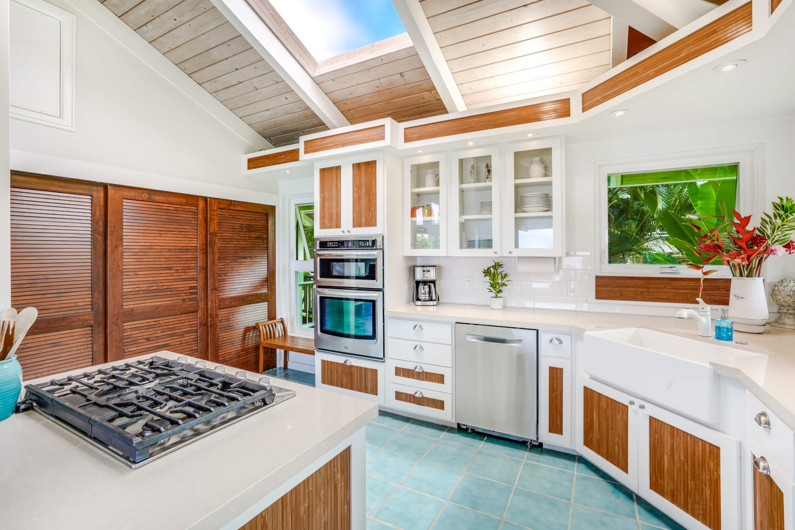 Home in Princeville · ★4.94 · 4 bedrooms · 5 beds · 2.5 baths - Image 14