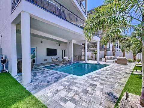 Beach One: Style Meets the Shore w/ Pool and Spa