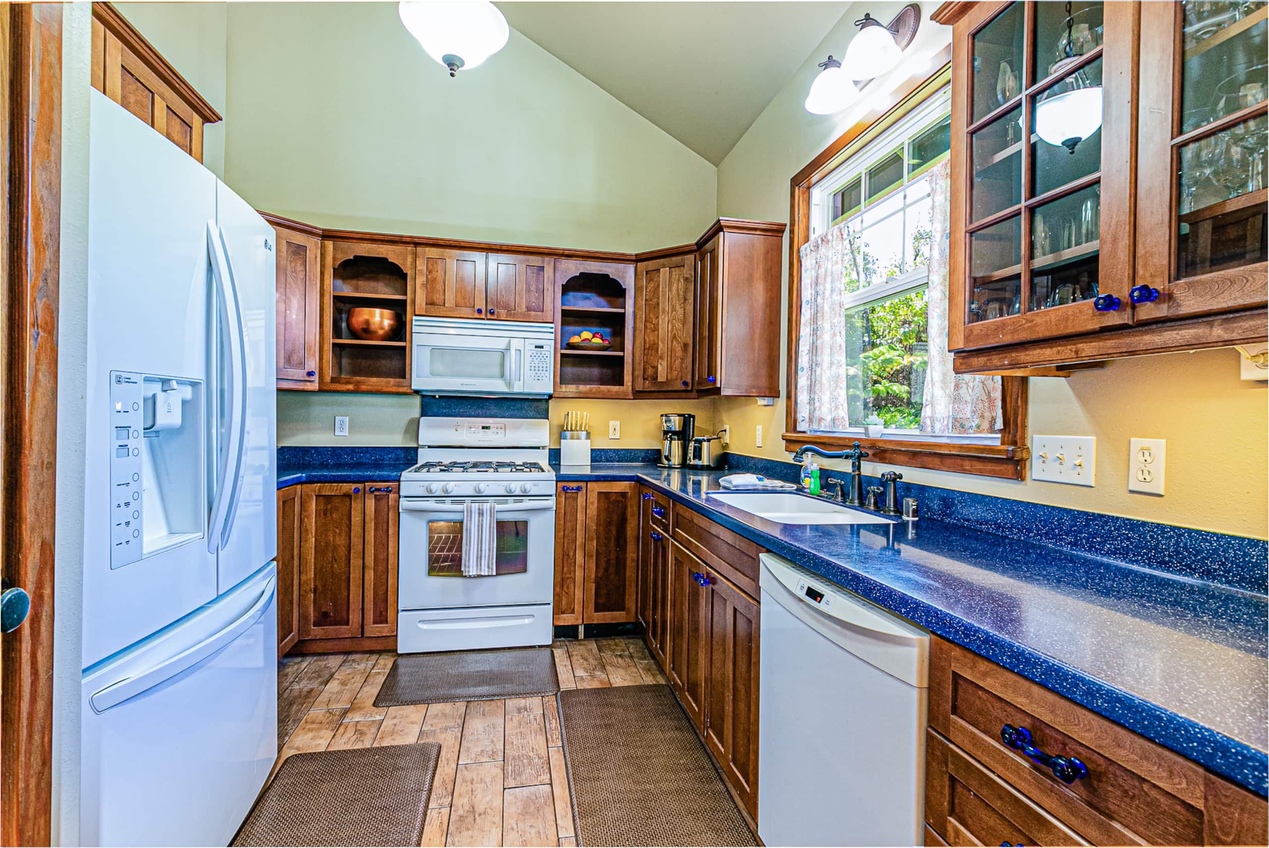 Home in Volcano · ★4.77 · 4 bedrooms · 5 beds · 3 private baths - Image 10