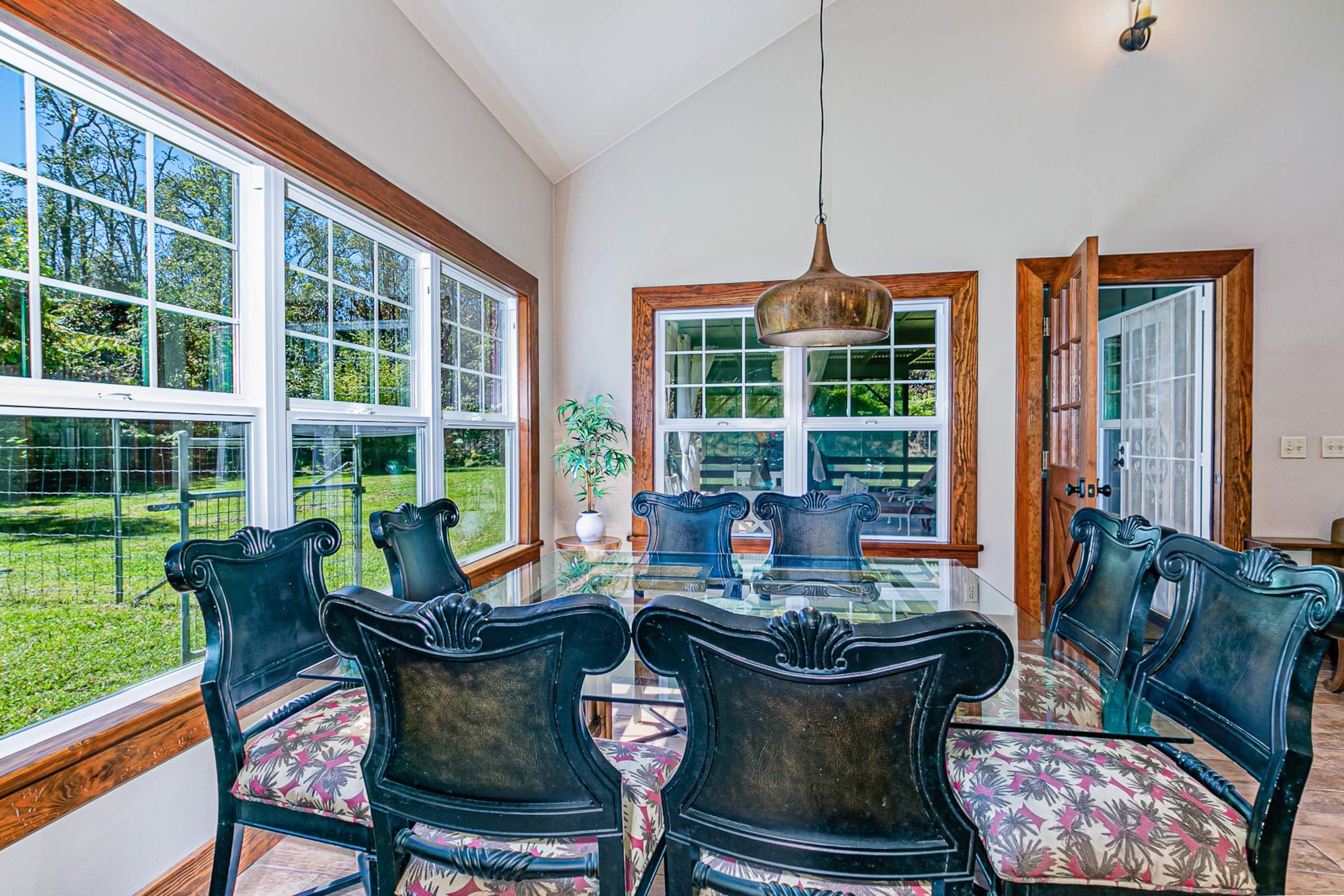 Home in Volcano · ★4.77 · 4 bedrooms · 5 beds · 3 private baths - Image 8
