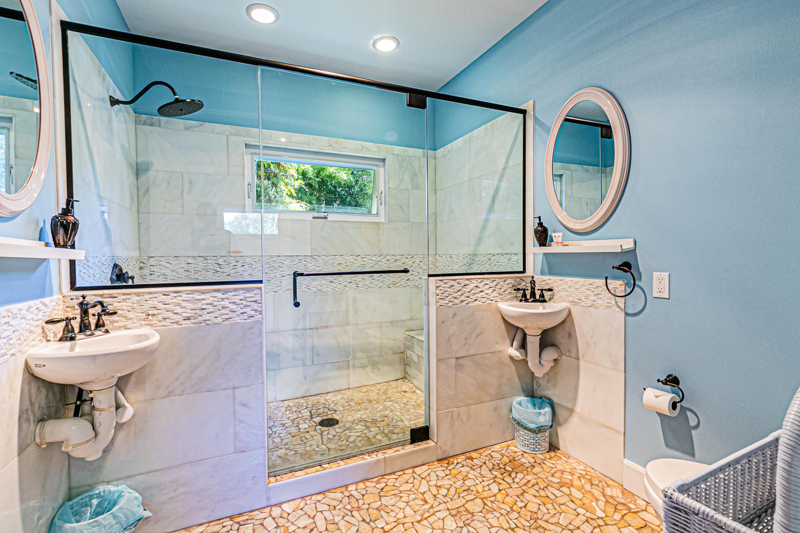 Home in Volcano · ★4.77 · 4 bedrooms · 5 beds · 3 private baths - Image 34