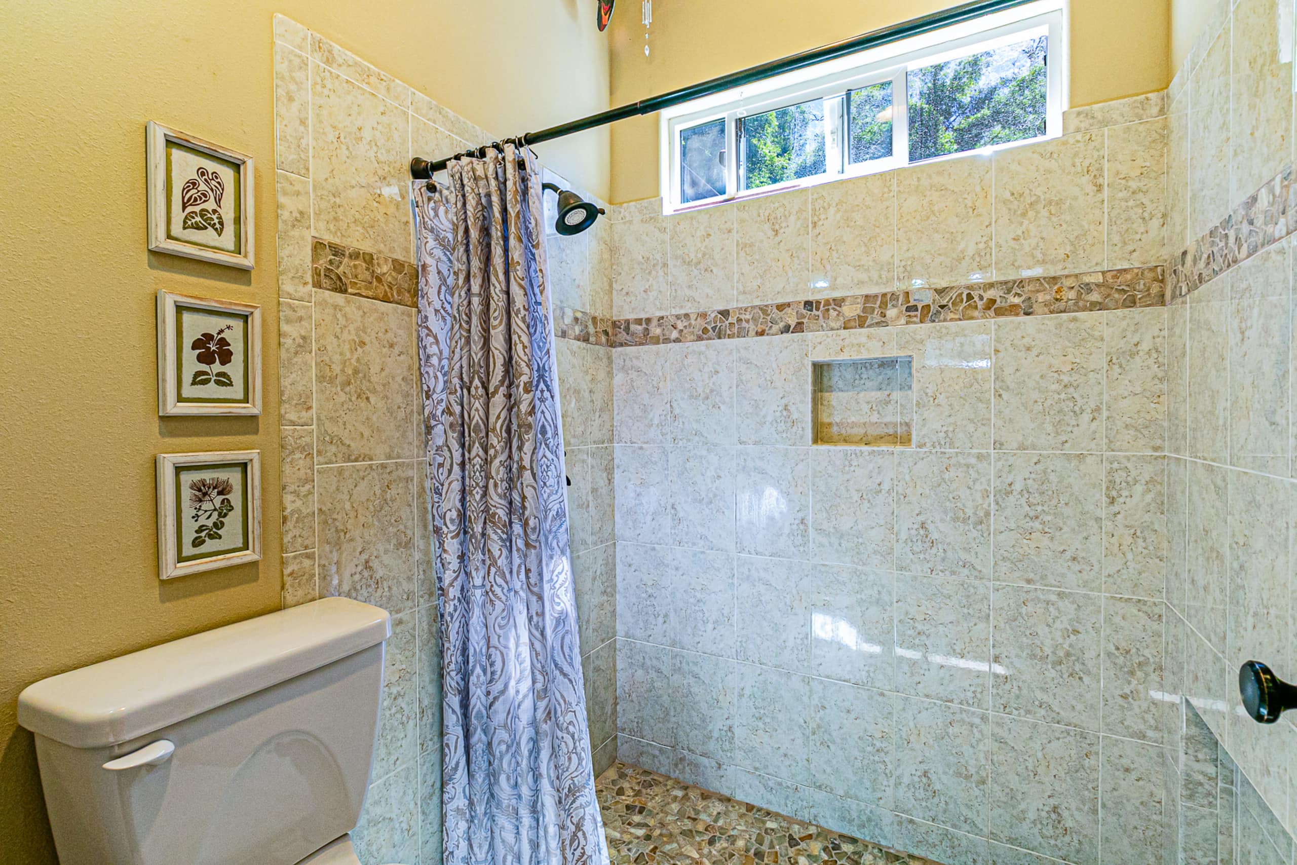 Home in Volcano · ★4.77 · 4 bedrooms · 5 beds · 3 private baths - Image 17