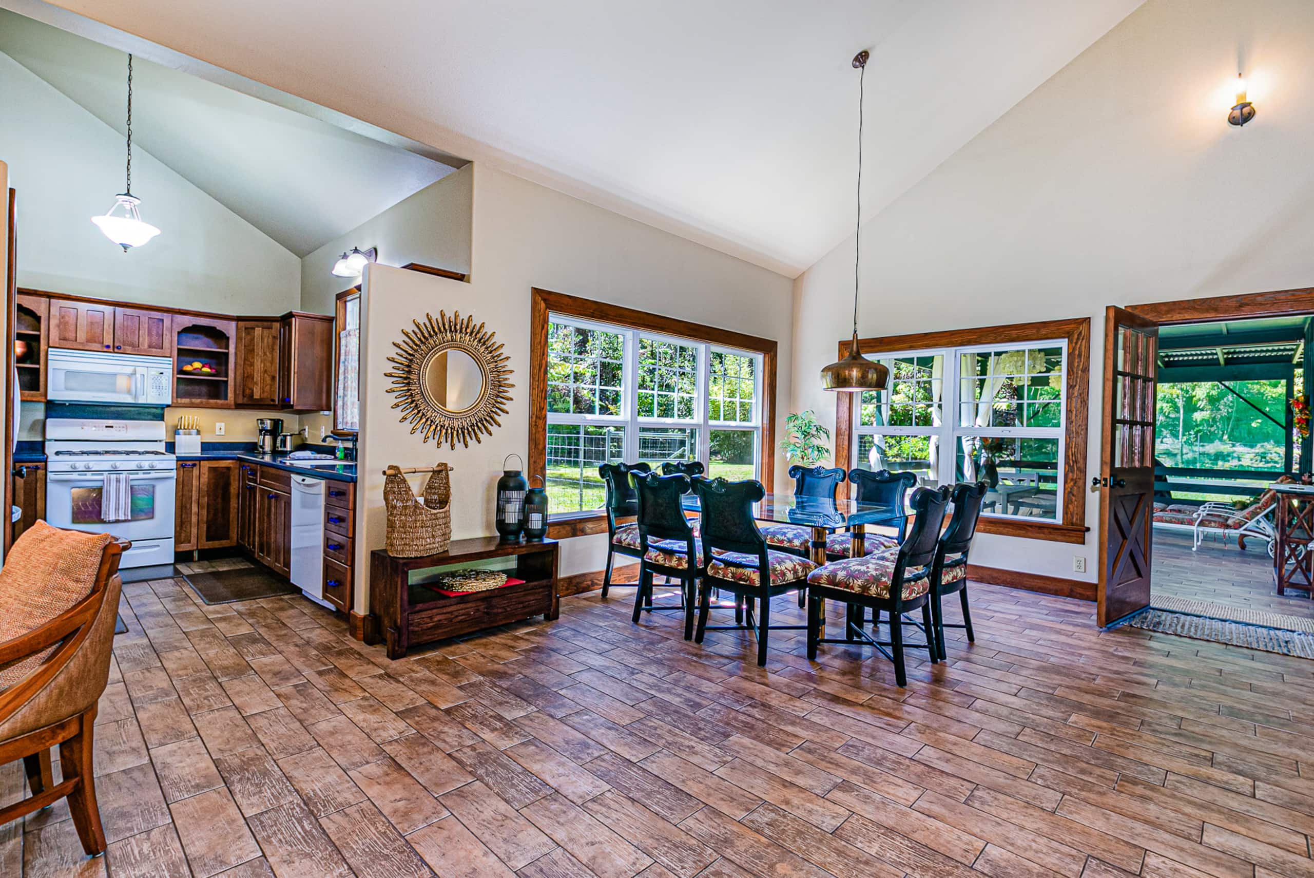 Home in Volcano · ★4.77 · 4 bedrooms · 5 beds · 3 private baths - Image 6