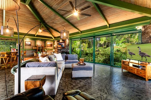 Lava Rock Retreat Hot Tub Luxury & Comfort in Hilo