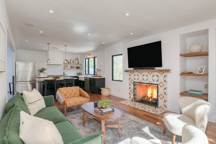 Silver Screen by AvantStay | Luxe Backyard Escape gallery image 3