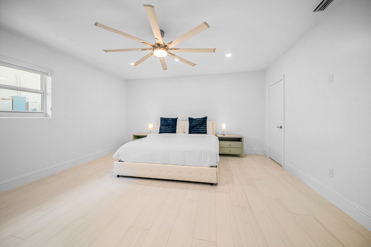 Bedroom 2
King bed
En suite