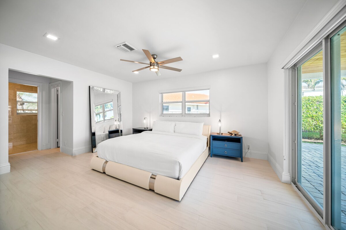 Dormitorio 1 
Cama tamaño king

con baño privado Vistas a la costa