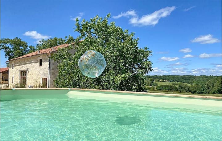 Stunning Home In Lussas Et Nontronneau - Nontron