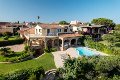 Villa Mimosa - with a pool in front of the sea