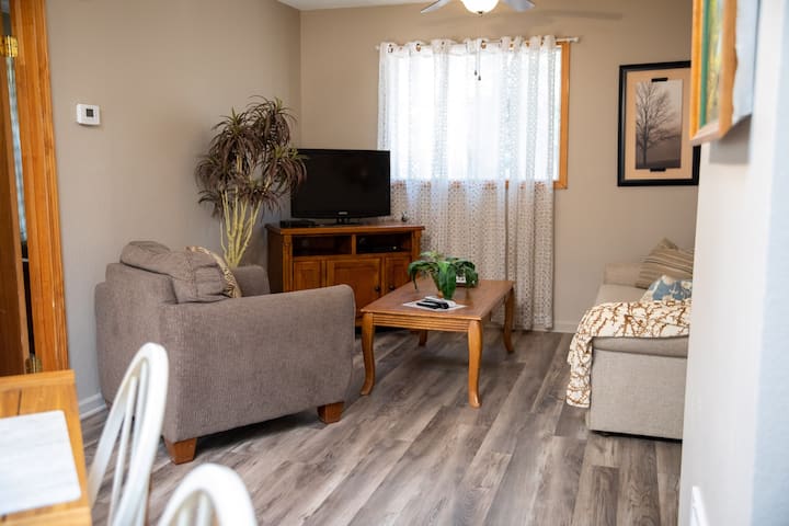 Dogwood Cottage, Hot Tub, Wifi, Pet Friendly - Cambridge, OH