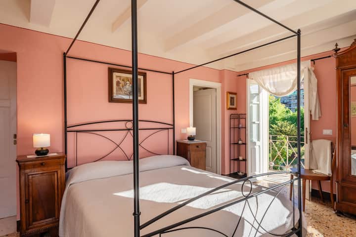 Villa Fiorentina - غرفة النوم الرئيسية 2.jpg