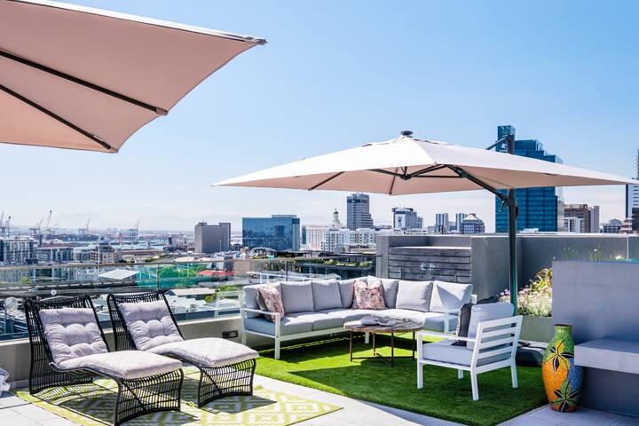 Penthouse w Deck Pool 360 views Summit on Quarter gallery image 2