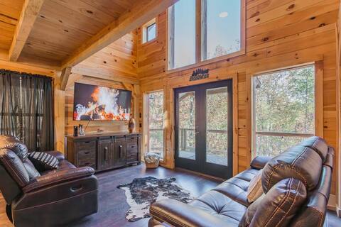 Rusko's treetop retreat w/ Hot Tub & Nature Views
