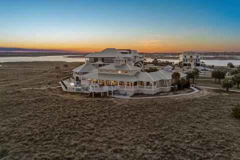 Alpha At The Point: Oceanfront, Private Pool & Hot