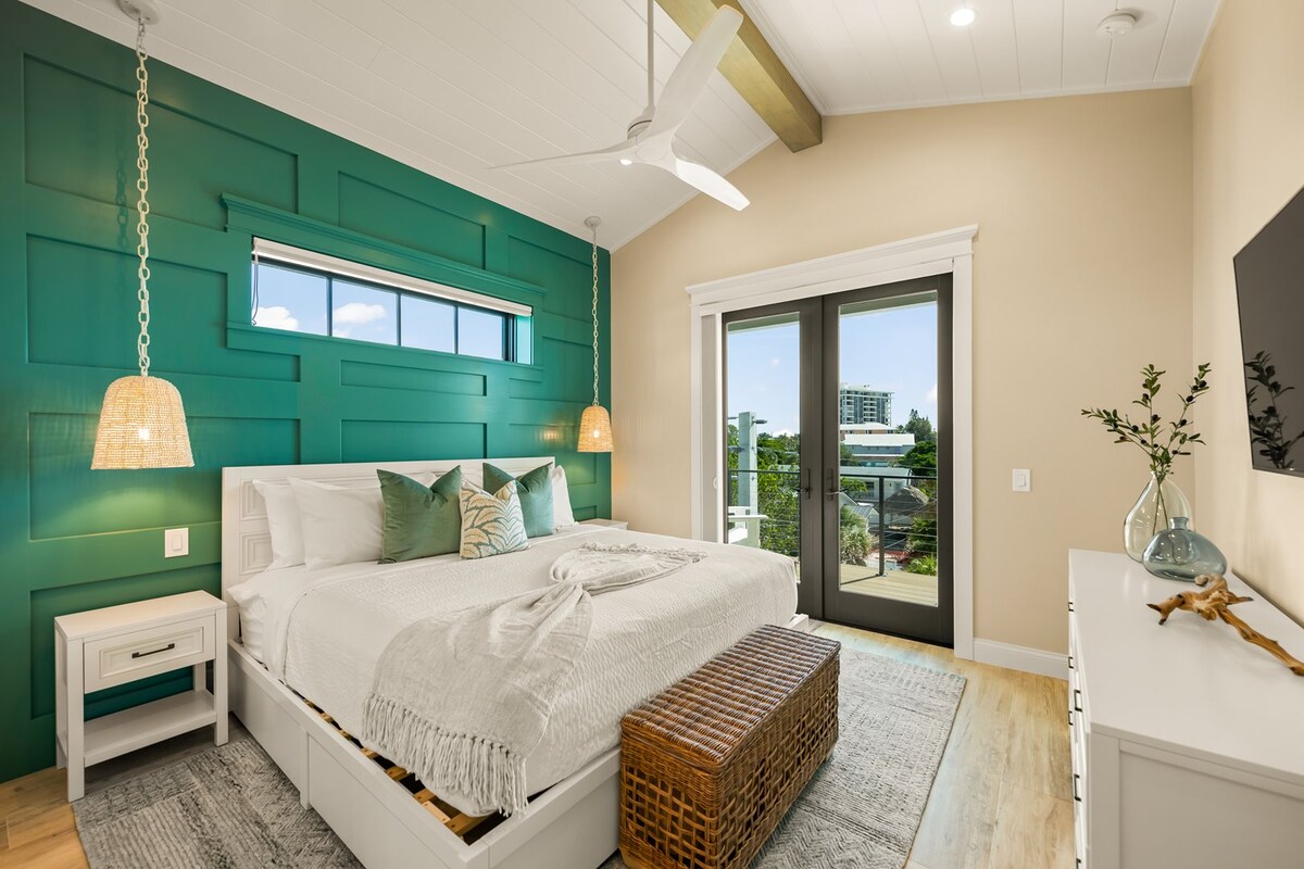 Habitació 4 - Llit «king size» - gran televisió d'alta definició i bany privat amb accés al balcó