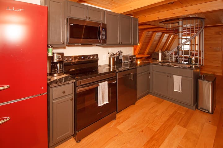 A-frame Cabin W/ Hot Tub Near Mt. Snow & Vast - Wilmington, VT