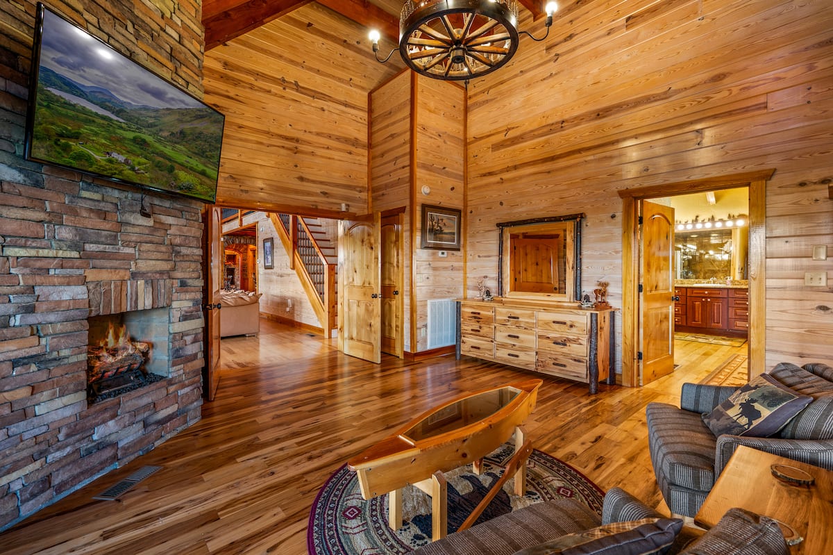 Master Bedroom at Majestica Lodge