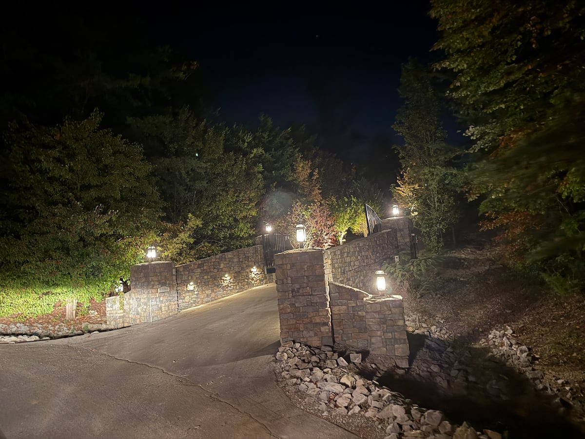 Entrance Driveway at Majestica Lodge